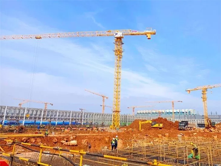ZTT226 Flattop Tower Crane 10t Capacity 70m Jib Length 2t Tip Load With Inclined Ladder