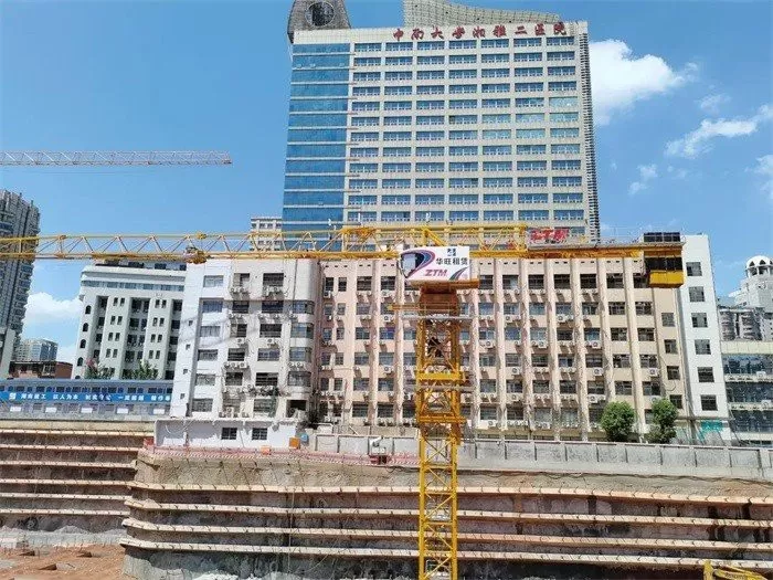 ZTT146 Flattop Tower Crane 6t Capacity 60m Jib Length 1.5t Tip Load High Safety Mini Tower Crane