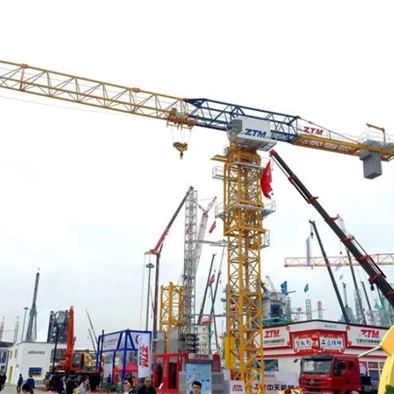 ZTT226 Flattop Tower Crane 10t Capacity 70m Jib Length 2t Tip Load With Inclined Ladder