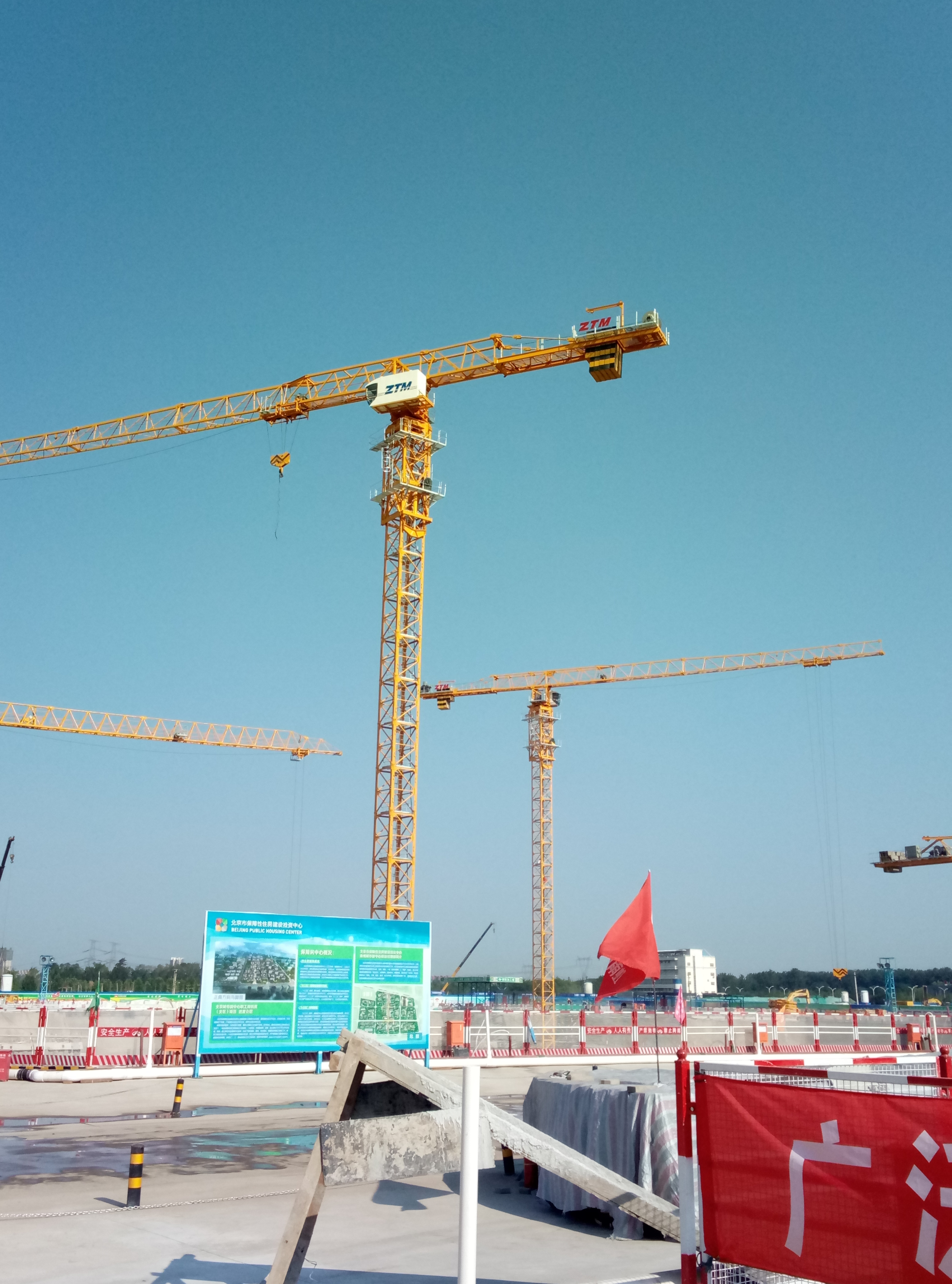 Customized flat-top tower crane from China manufacturer