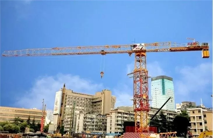ZTT156 Flattop Tower Crane 8t Capacity 65m Jib Length 1.3t Tip Load With Inclined Ladder Design