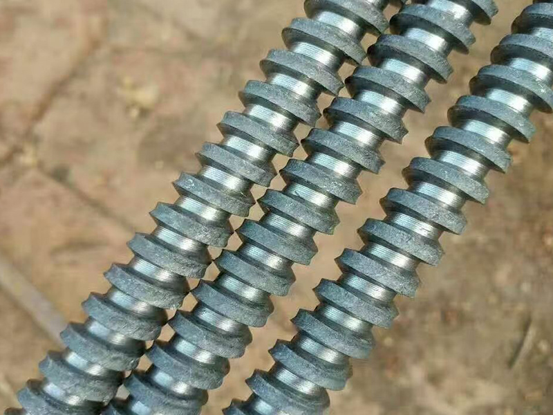 مسامير، مسامير عبر الحائط