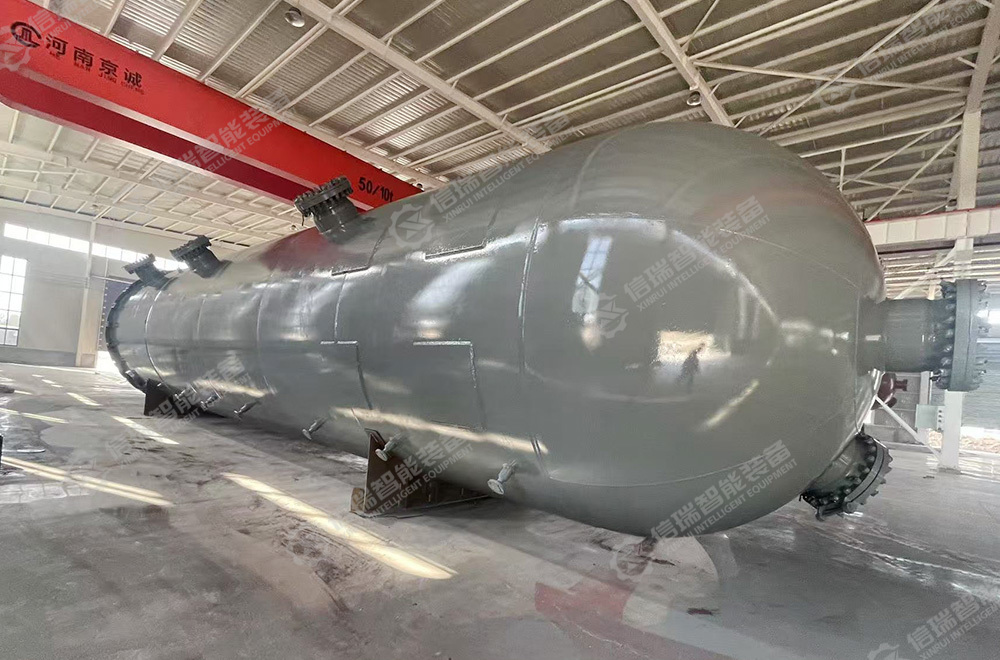 Vertical pressure vessel