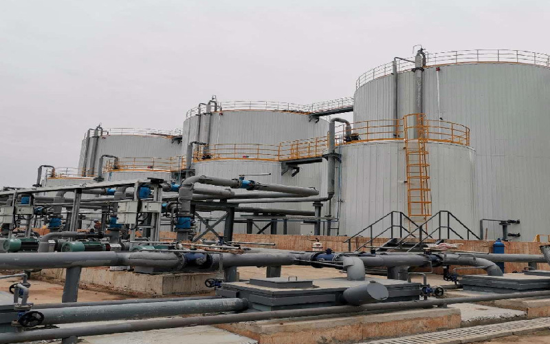 Precautions for using carbon steel tanks to store concentrated sulfuric acid.