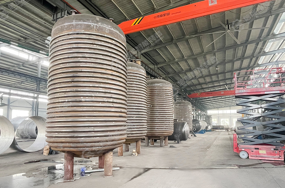 External half-pipe reactor