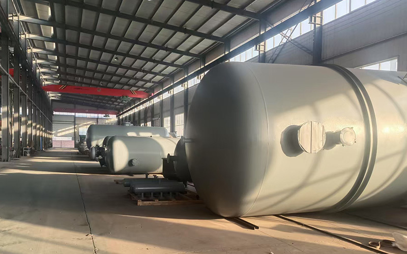 Precautions for using carbon steel tanks to store concentrated sulfuric acid. Precautions for using carbon steel tanks to store concentrated sulfuric acid.