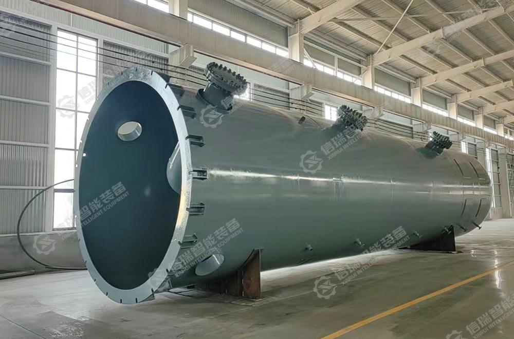 Vertical pressure tank