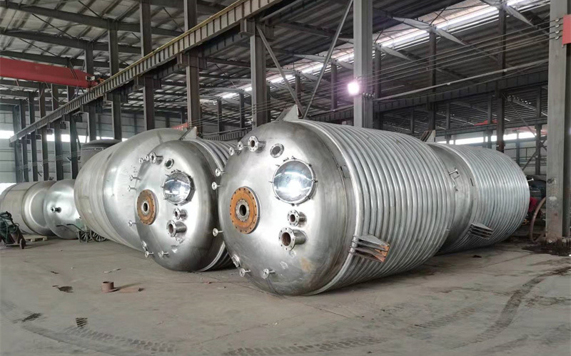 Analysis of the Causes of Failures in Stainless Steel Reactors