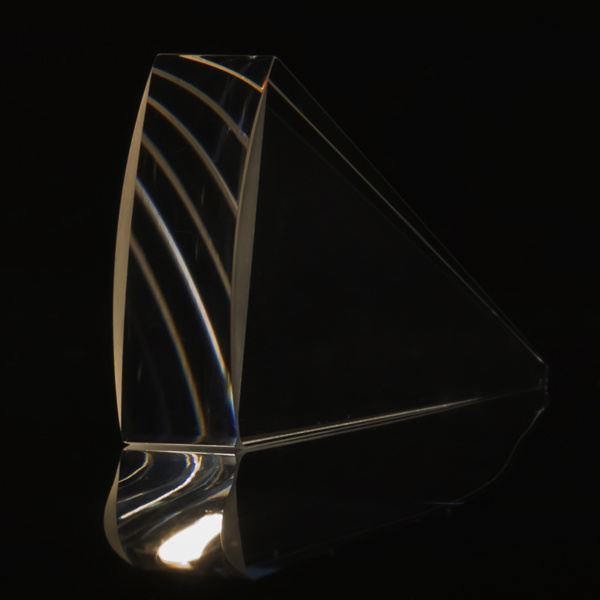提升光學(xué)效果的秘訣：使用導(dǎo)光棱鏡組