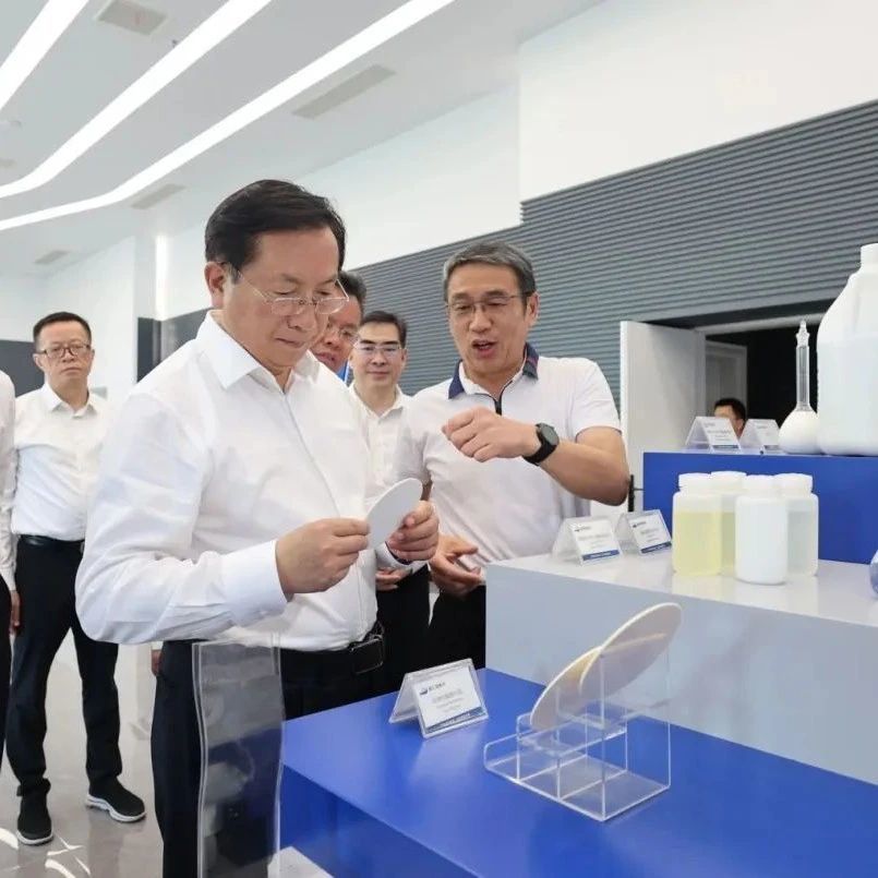 銆愬獟浣撹仛鐒︺€戞箹鍖楃渷濮斾功璁扮帇蹇犳灄鍒伴紟榫欙紙浠欐锛夊厜鐢靛崐瀵间綋鏉愭枡浜т笟鍥皟鐮? title=