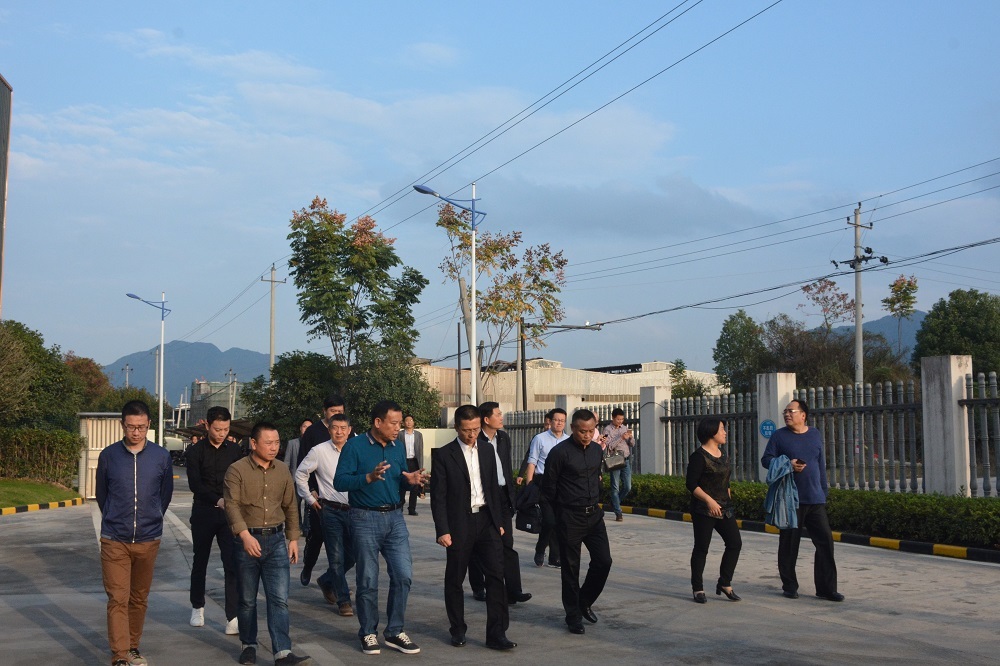 “做大做强，实体经济坚定信心”市长朱欢走访我公司后强调