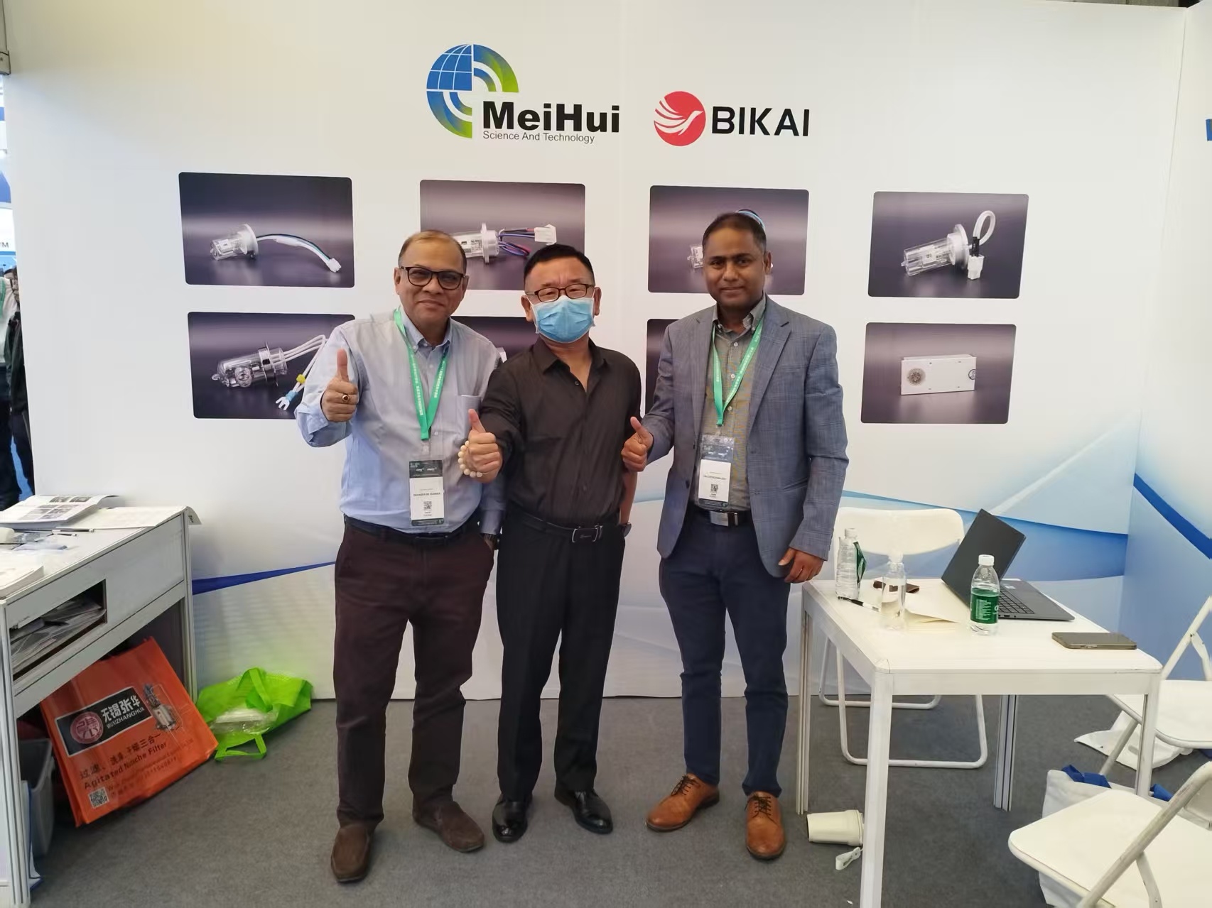 Welcome Bangladeshi distributor to meet us at the CPHI exhibition in Shanghai