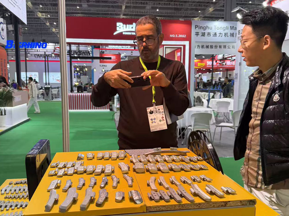 Global automotive wheel balance block industry