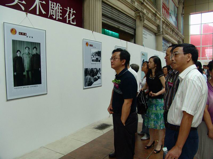 “中國西部家具商貿之都”第二屆國際家居文化藝術節(jié)紅色文化展隆重開幕