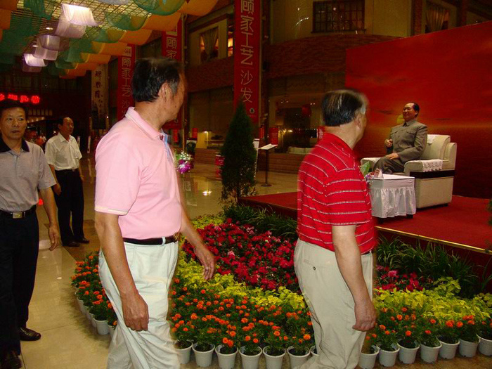 “中國西部家具商貿之都”第二屆國際家居文化藝術節(jié)紅色文化展隆重開幕
