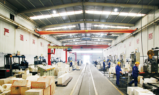 切、磨、钻设备54台,能加工各种具有角度、弧度、台阶的异型产品。 切、磨、钻设备54台,能加工各种具有角度、弧度、台阶的异型产品。
