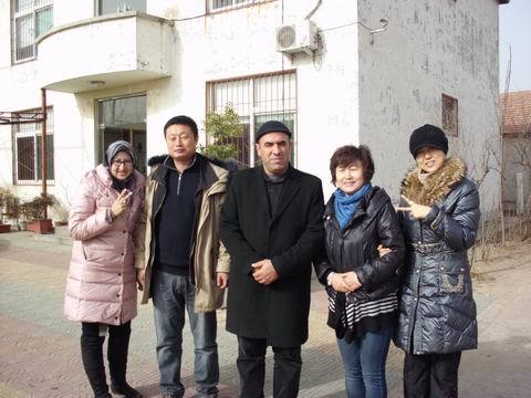 2013年2月底外商参观公司和公司领导合影留念