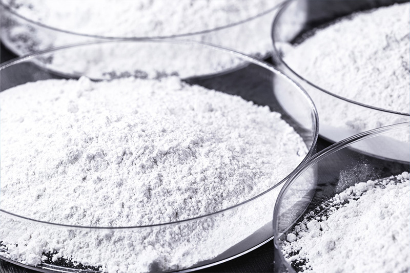 Calcium hydroxide for plastic heat stabilizer