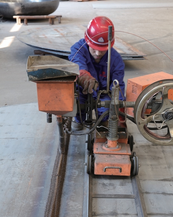 Semi-automatic submerged arc welding machine