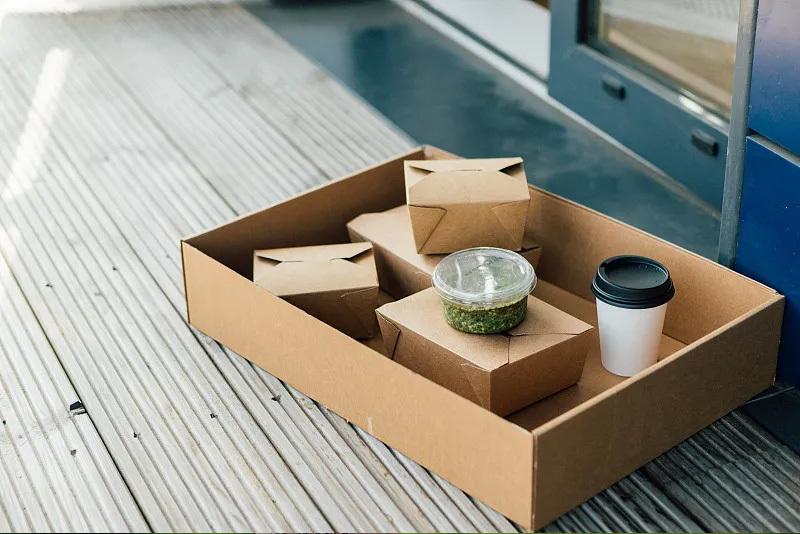 Can disposable paper cups be put in the microwave?