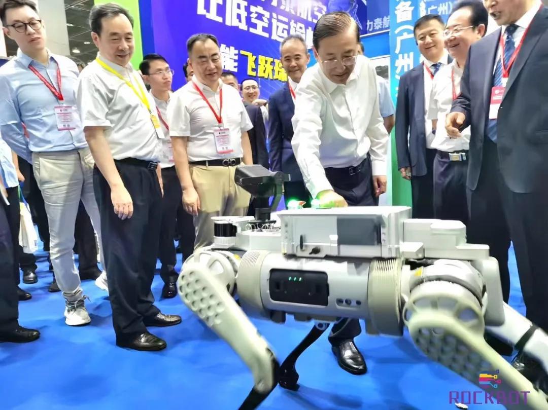 好博体育携RK-SZ1090四足巡检机器狗闪耀 2024 年电力建设科技发展大会
