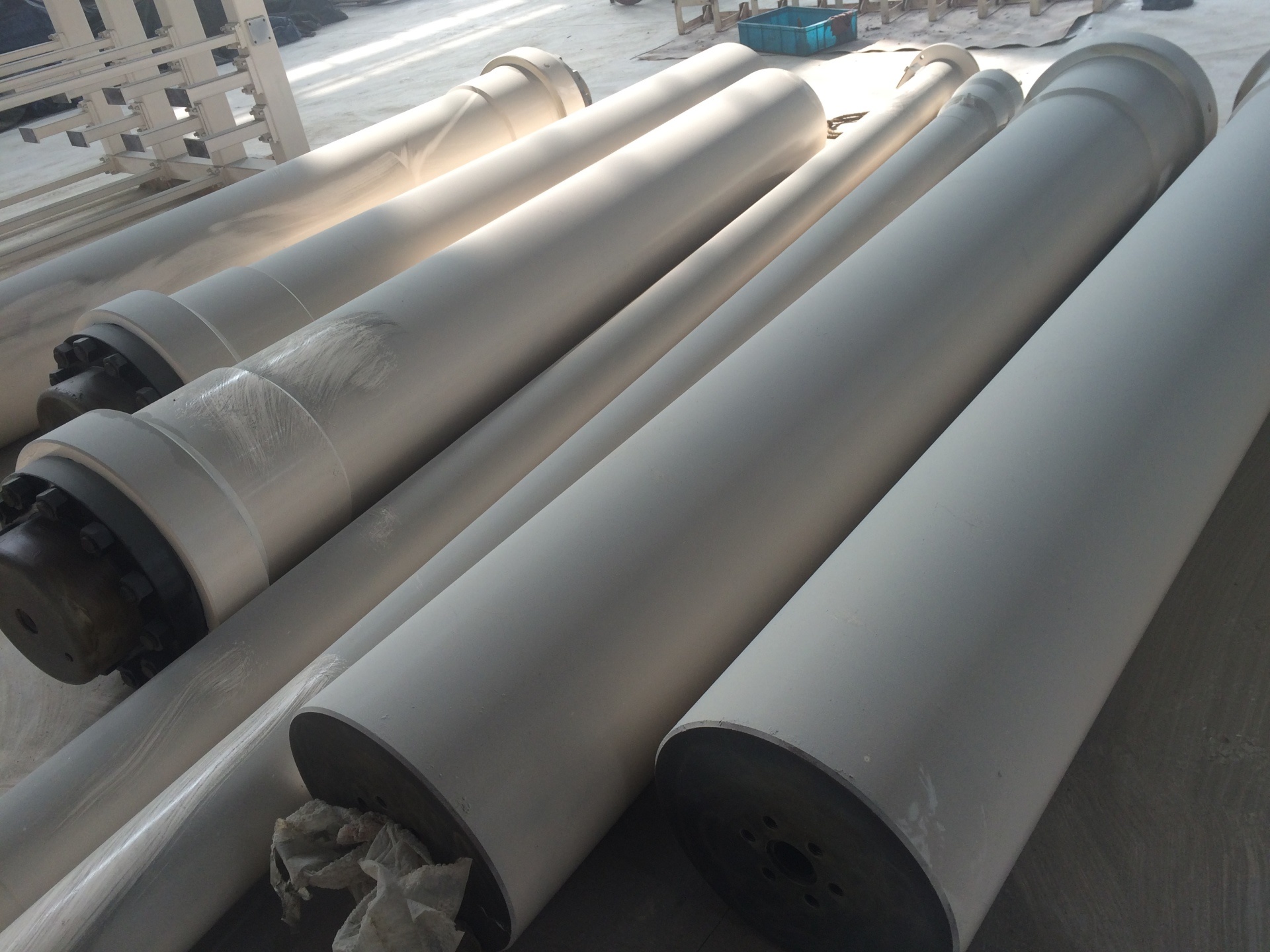 Rubber vulcanizing machine cylinder