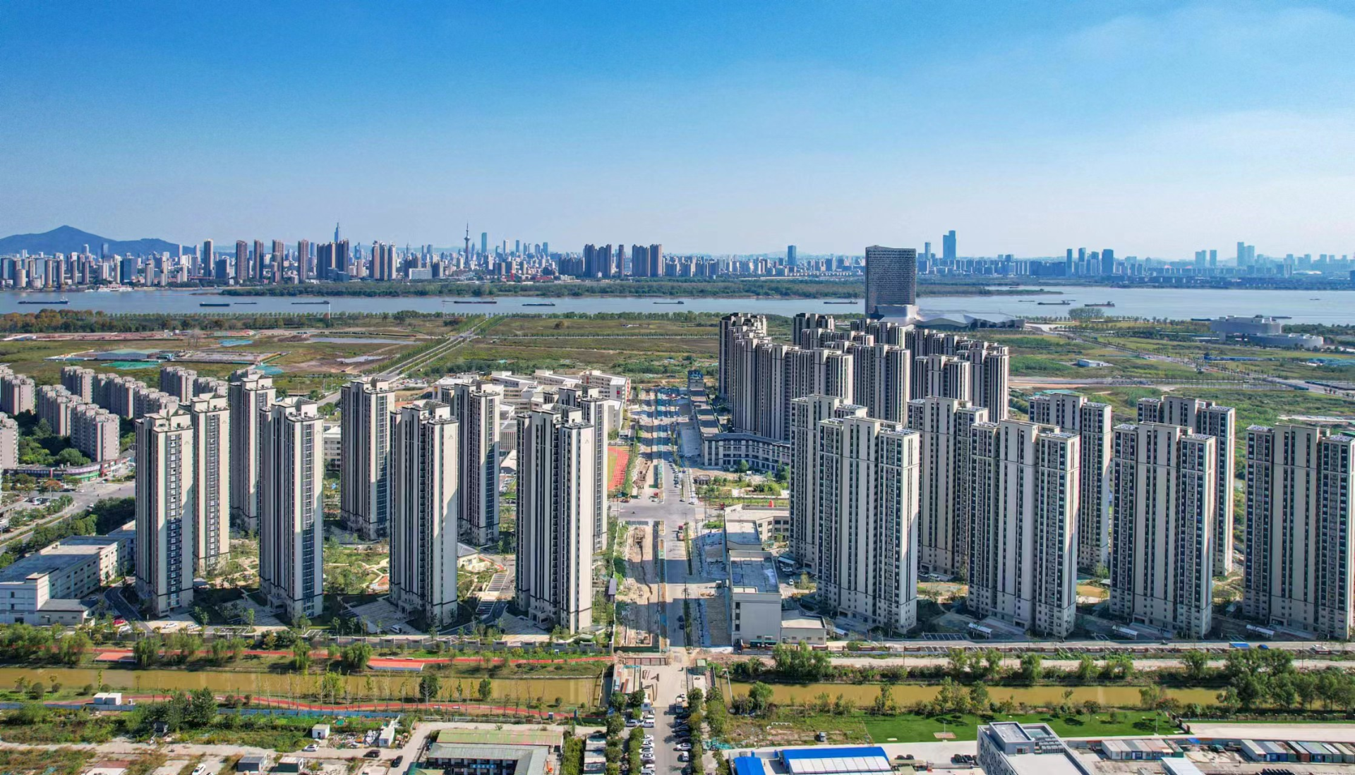 迎新年住新家——江西乐动官方网页版承建的两处安置房小区正式交付入住！