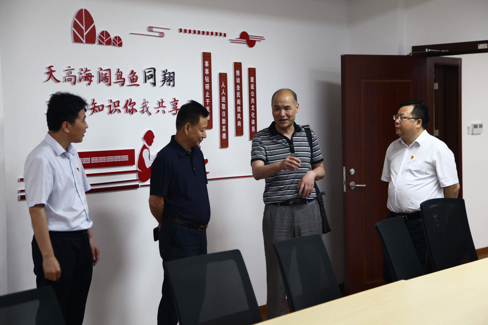 江西省总工会经济技术部支部委员会 深入建工项目工地开展主题党日活动