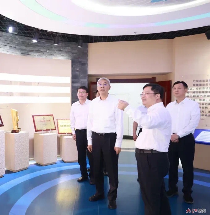 尹弘在调研建筑行业企业发展情况时强调 坚定发展信心 加快转型升级 精准施策推动建筑业平稳健康发展