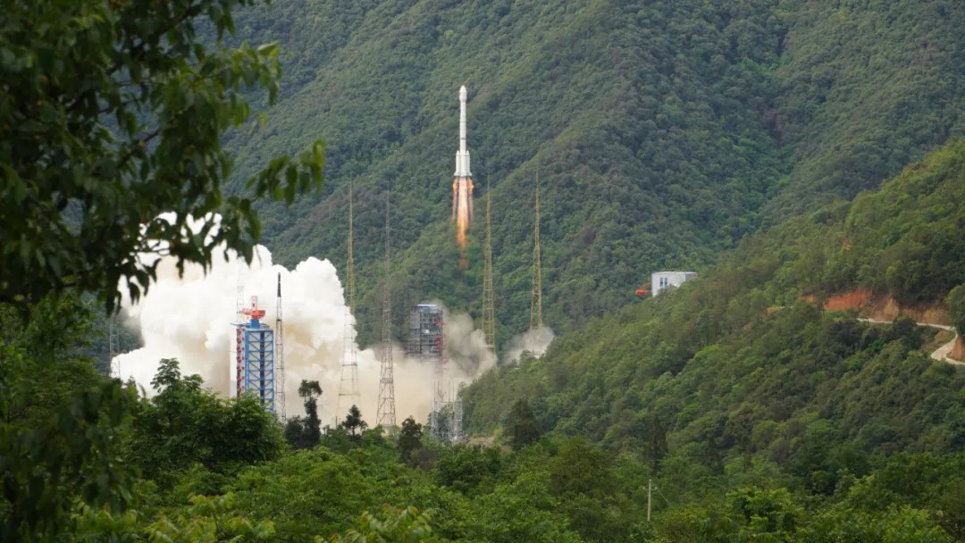 China Launches Its First Medium Earth Orbit Broadband Communication Satellites Smart SkyNet-1 01