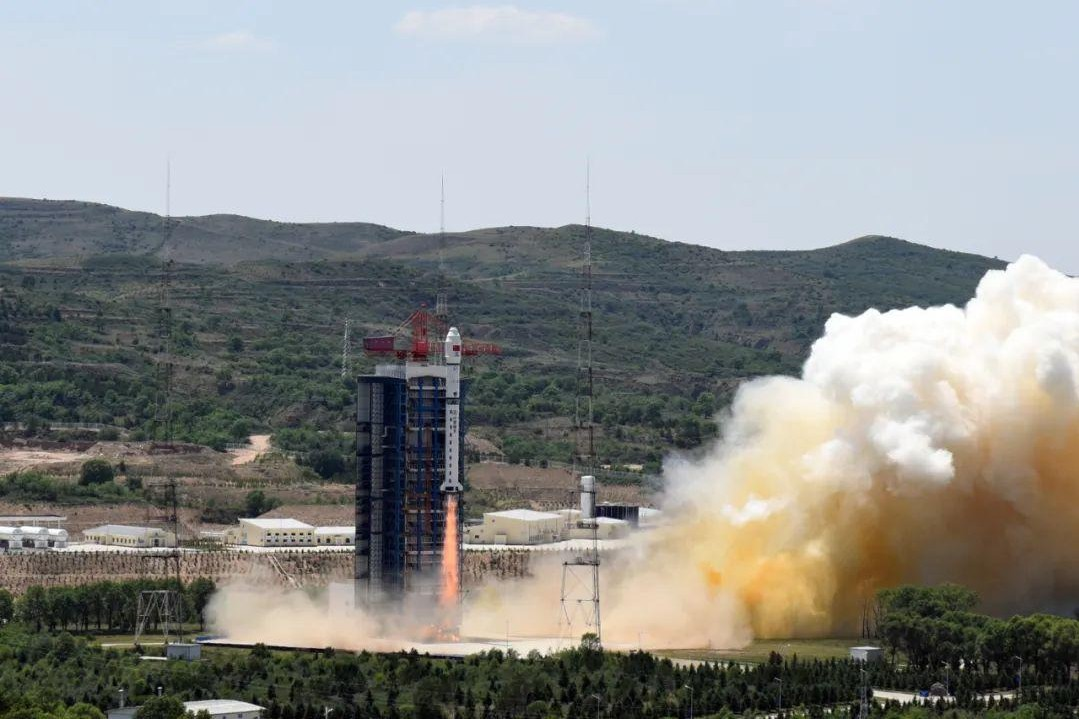 Long March 2D rocket lifts 41 satellites into space, setting new national record