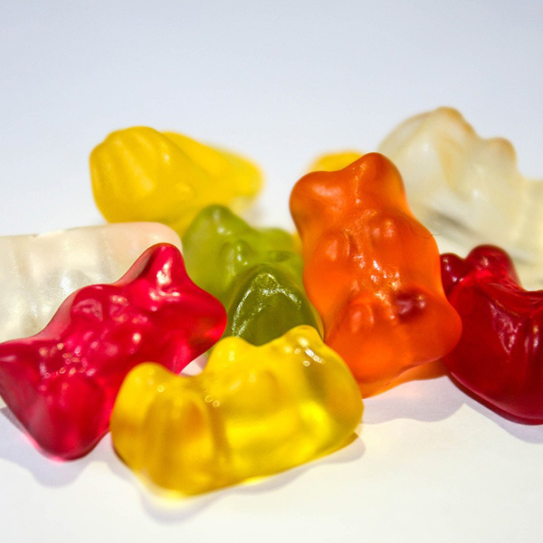 Oil coated gummy