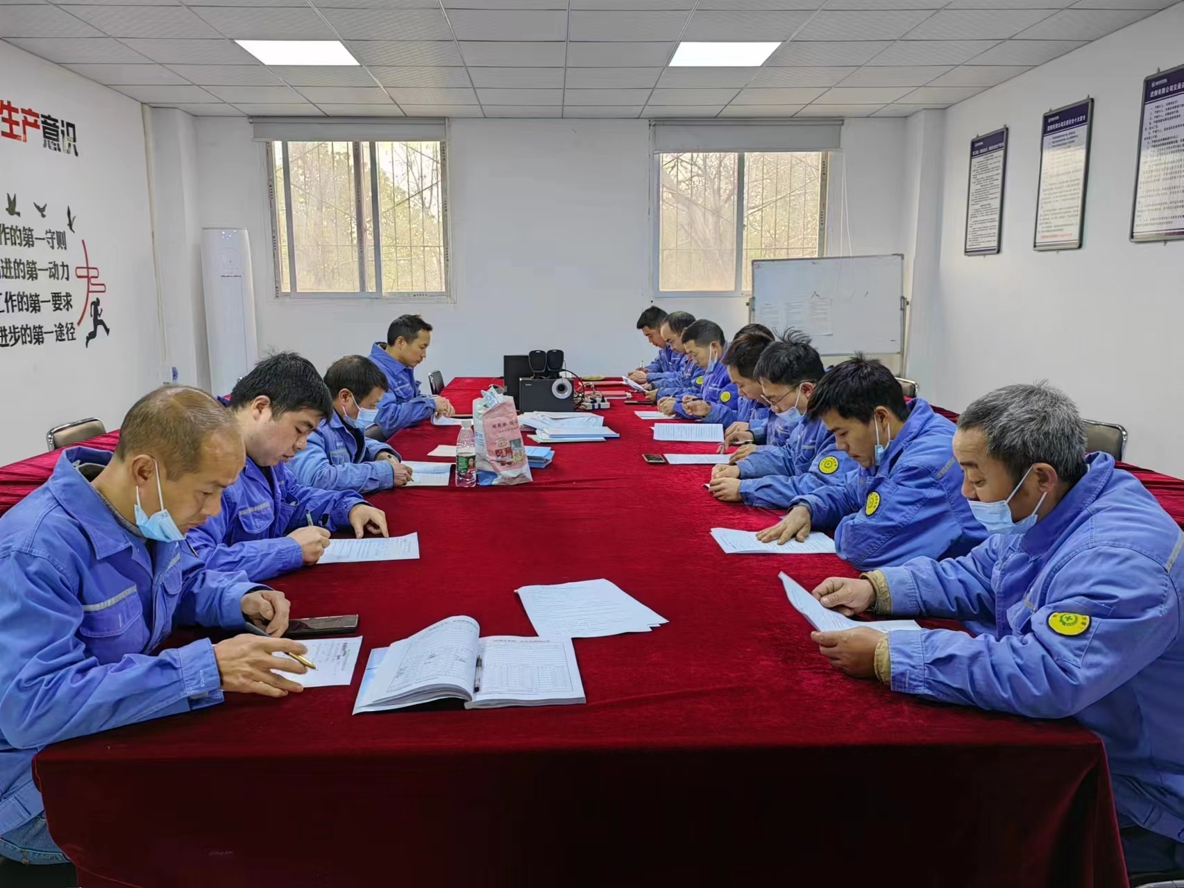 筑牢安全防线 提升技能水平  |  公司常态化开展双周安全学习会