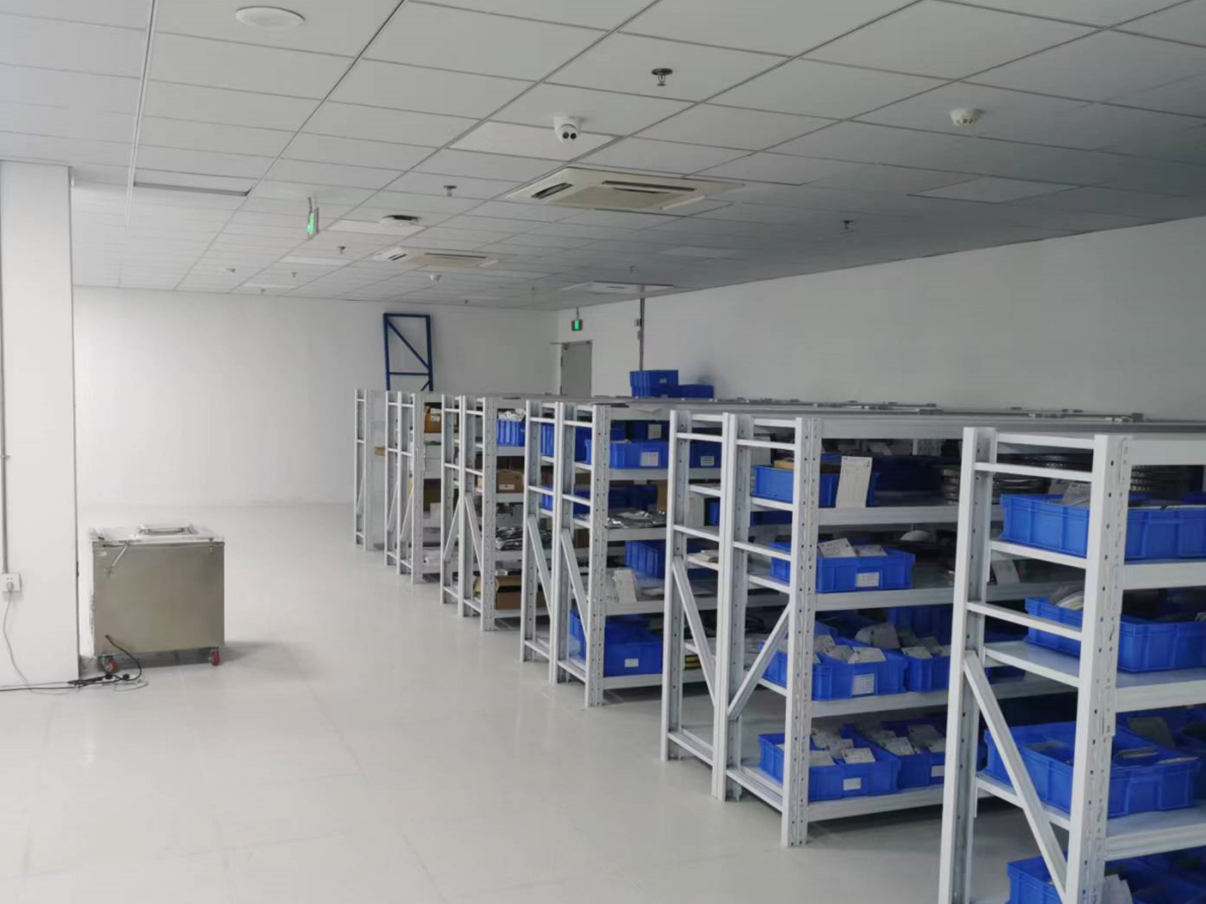 Electronic Warehouse Electronic Warehouse