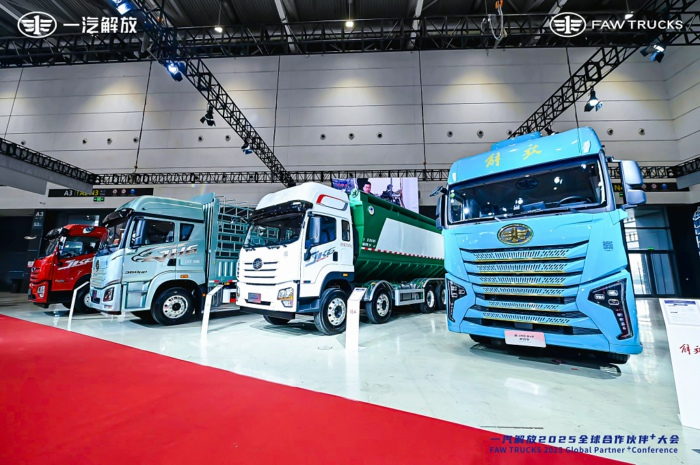 Commercial vehicle sales in April reached 370,000 units, a 3% year-on-year increase. Maxus entered the top ten, while Sinotruk and Dongfeng are vying for the top two spots. Who will take the crown?