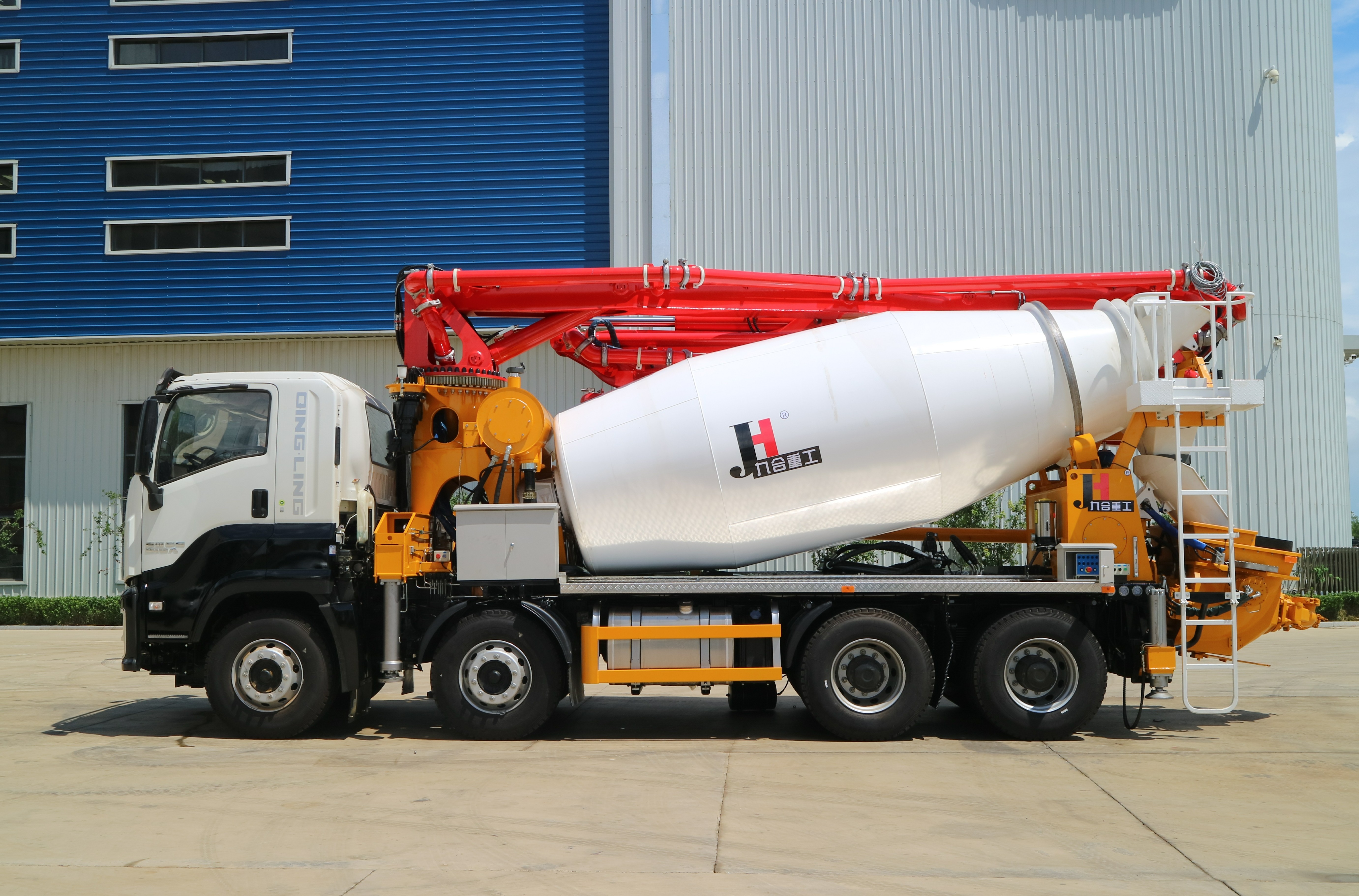 Maintenance of mixer truck in autumn