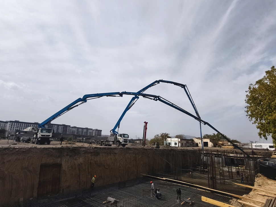 Concrete pump truck Central Asia construction Concrete pump truck Central Asia construction
