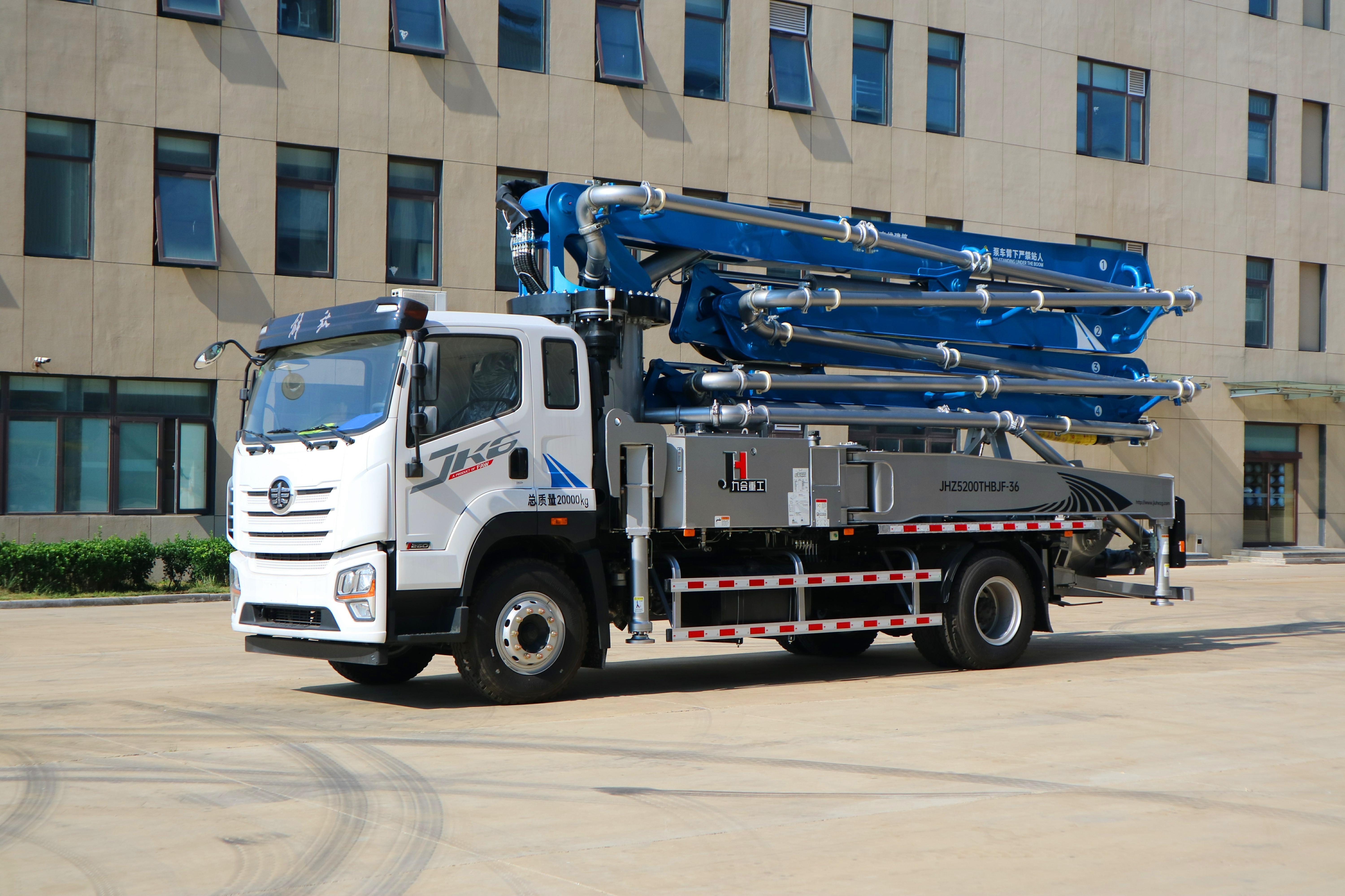 The secret of preventing the side turn of the pump truck