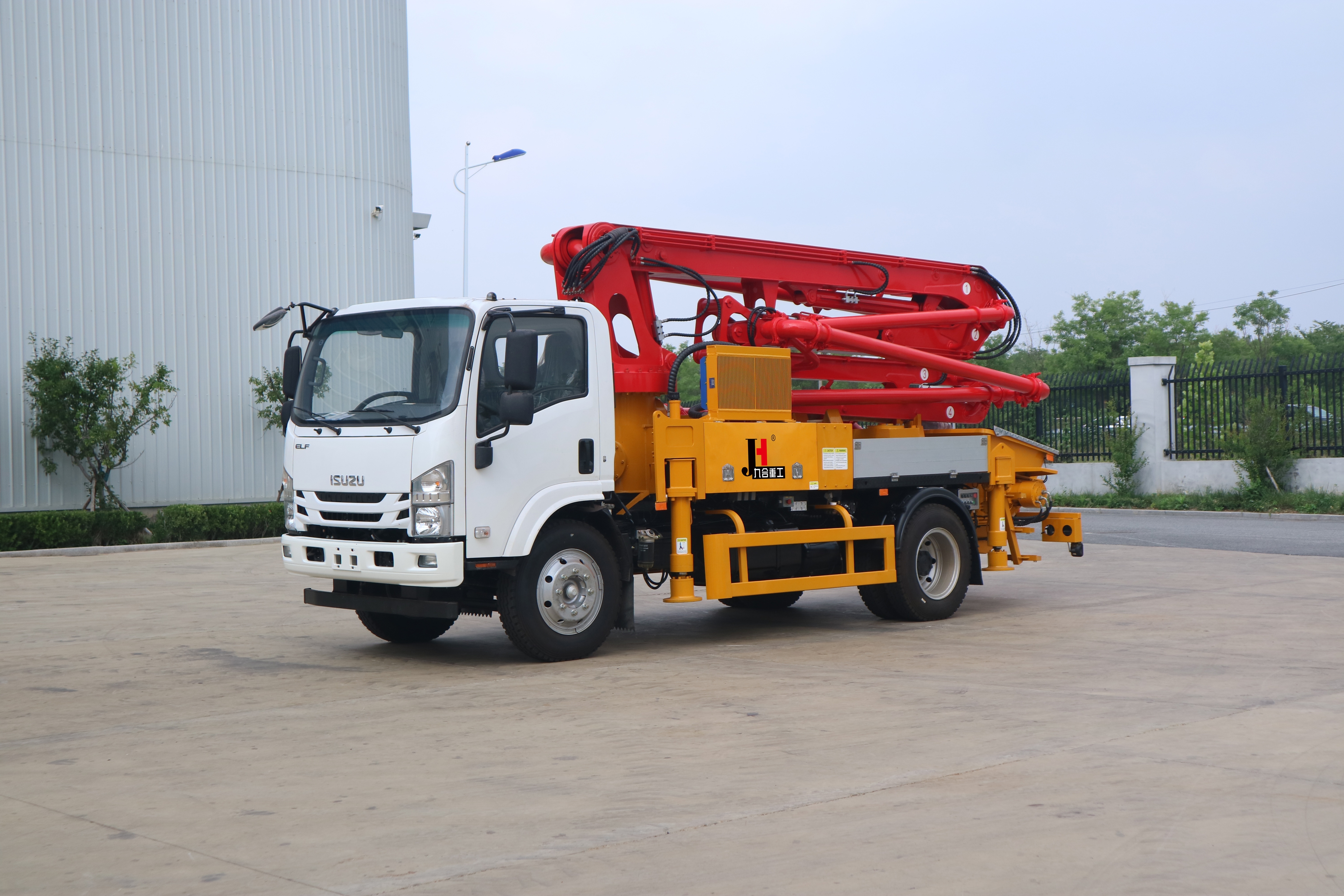 Hydraulic oil prevention and treatment