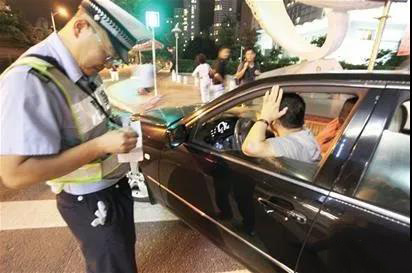 長沙小伙無證租車被查
