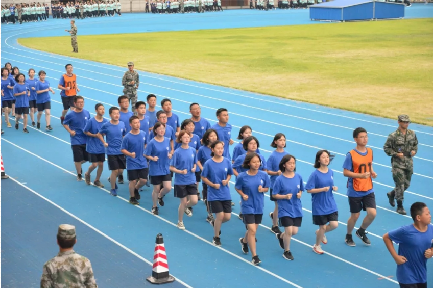 為什么大部分學(xué)校運(yùn)動(dòng)地面材料都選擇高端的預(yù)制型橡膠跑道？