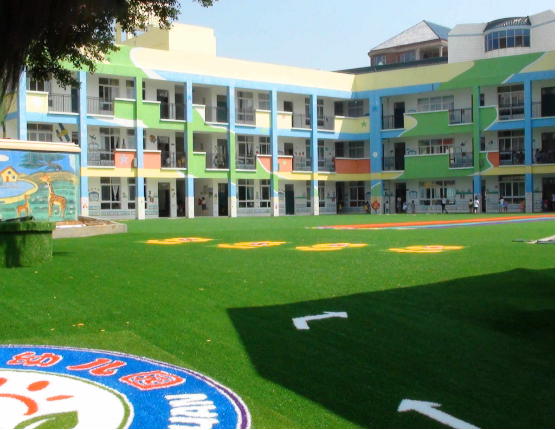 深圳最專業(yè)的幼兒園人造草坪公司-專業(yè)施工隊(duì)伍