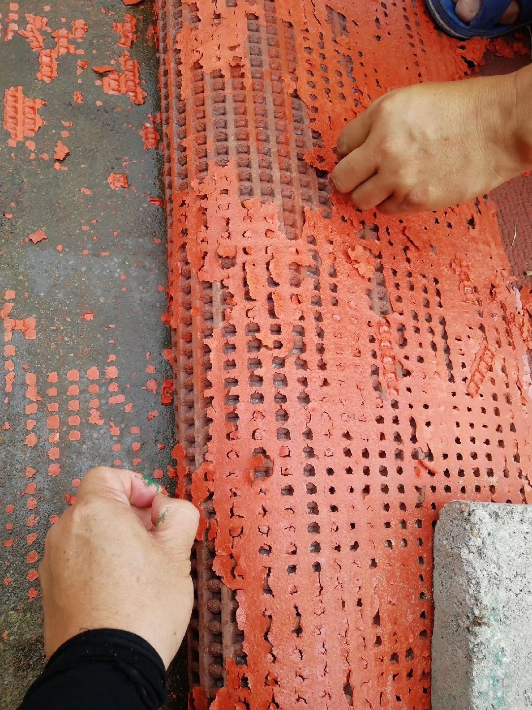 東莞塑膠跑道專業維修,高效塑膠跑道翻新