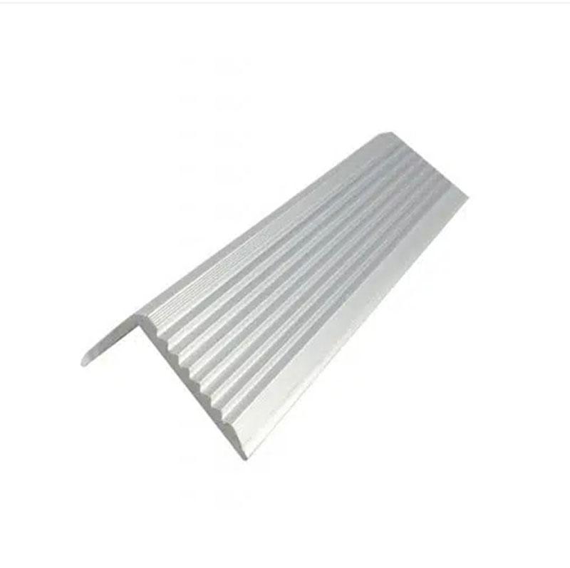 Perfil de cantonera de escalera de aluminio resistente extruido anodizado 6063-T5 para peldaños de escalera