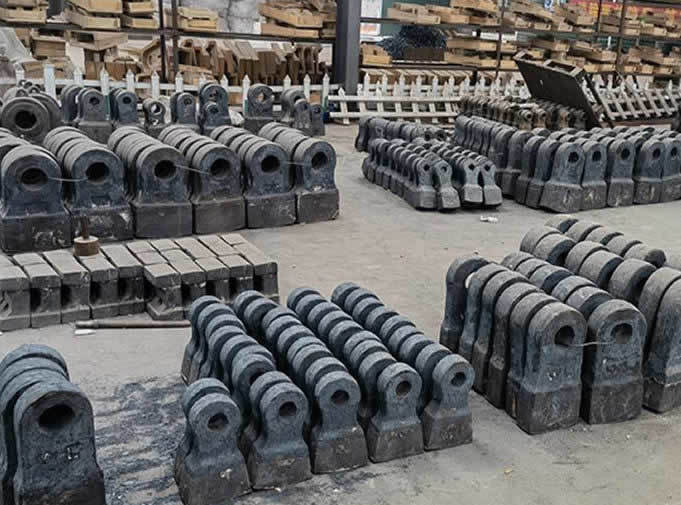 What are the common reasons for overheating of alloy wear-resistant hammer heads?