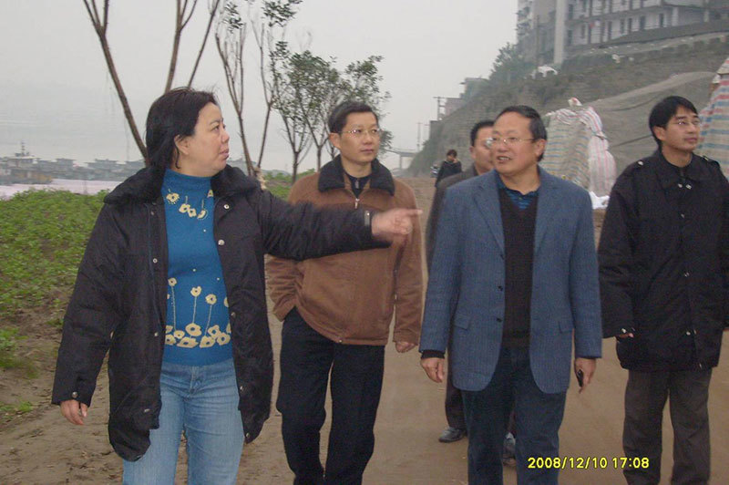 江津區(qū)交通局港航管理所所長(zhǎng)袁躍群等指導(dǎo)工作 江津區(qū)交通局港航管理所所長(zhǎng)袁躍群等指導(dǎo)工作
