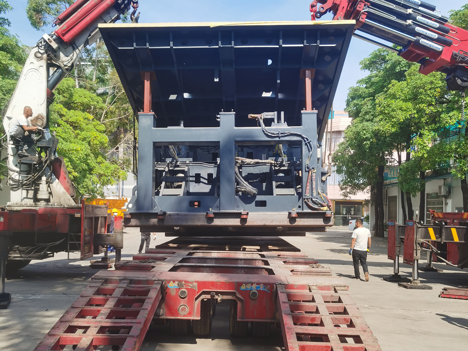 Large-scale flipping machine customer