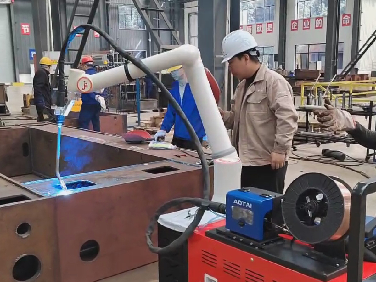 Welding robot