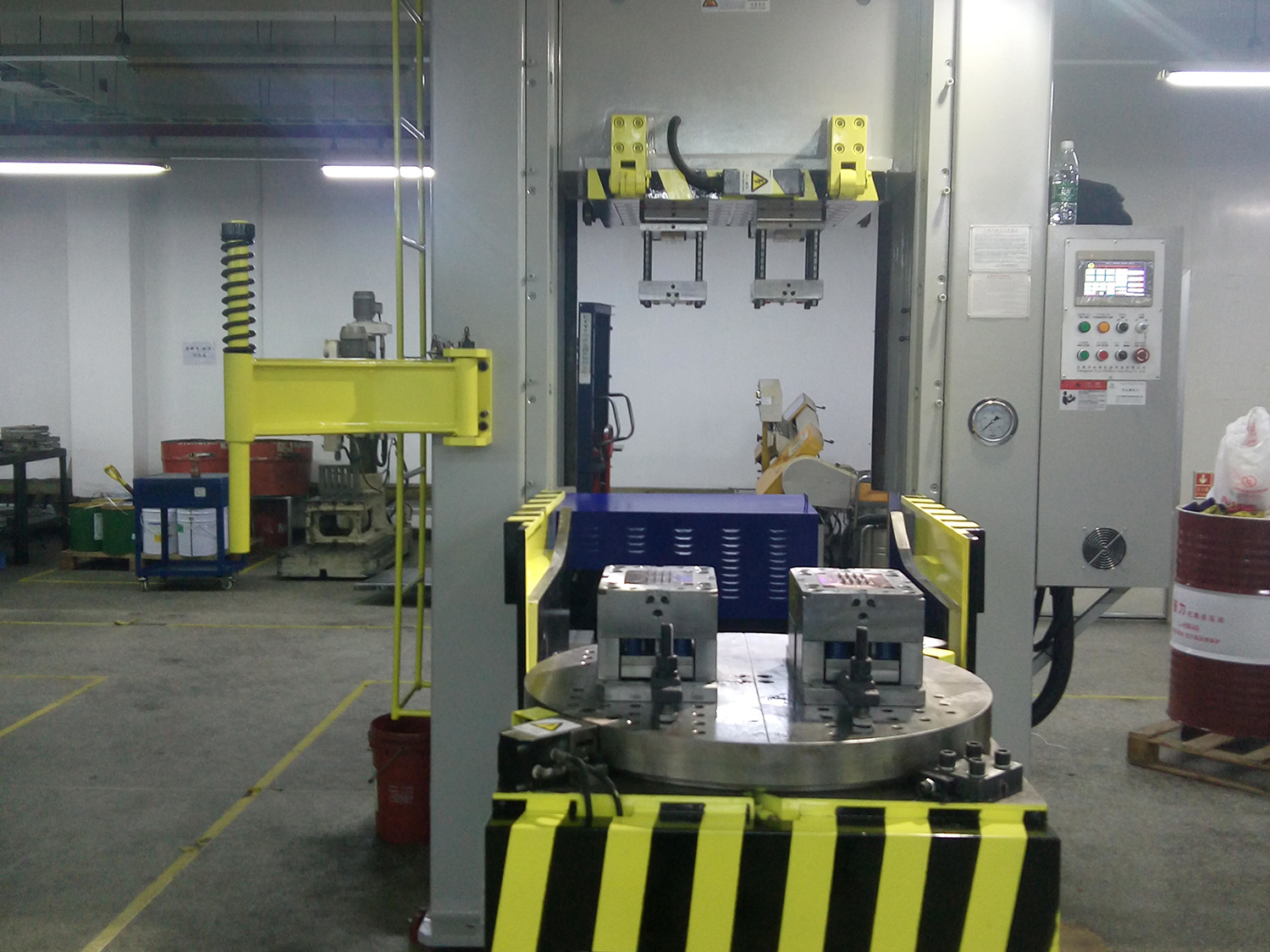 Two-color co-molding machine customer