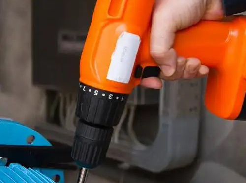 Precautions when using hand-held power tools